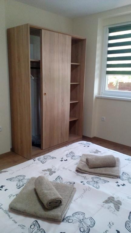 Apartment Marija 斯雷姆斯卡米特罗维察 外观 照片