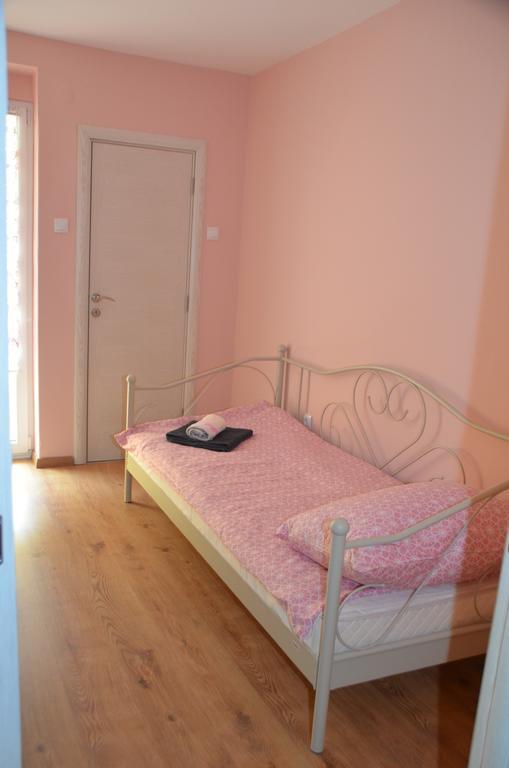 Apartment Marija 斯雷姆斯卡米特罗维察 外观 照片